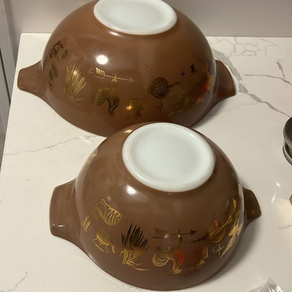 1.5QT and 4 QT Pyrex Early American Brown Gold Cinderella Bowls - Picture 11 of 12